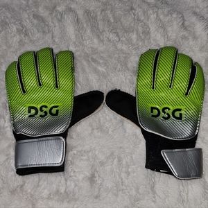 DSG Soccer Gloves Kids-Size 4
